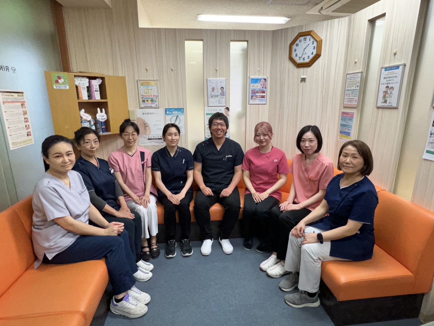 池袋こわた歯科のスタッフ集合写真